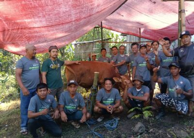 Semarak Idul Adha 1446 H, Warga RW 002 Dusun Kalirau Desa Cilibang Antusias Saksikan Penyembelihan Hewan Qurban di Mushola Al-Hikmah Kalijaga